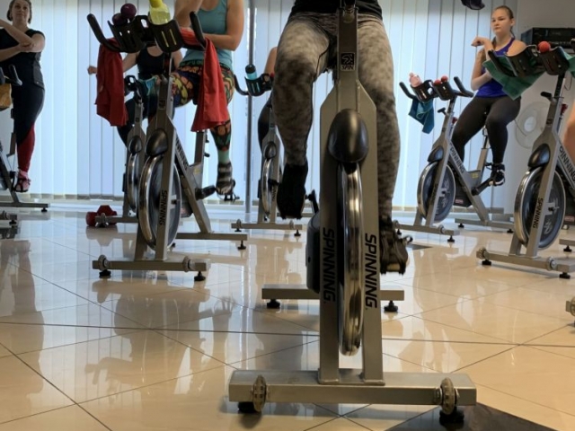 KomlóFitt Egyesület, SpinRacing, InterSpin, Funkcionális edzés, Versenyaerobik, Sportaerobik, Ovis torna